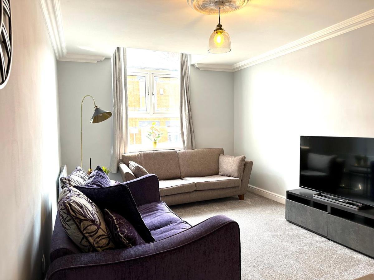 דרבי Comfortable City Apartment מראה חיצוני תמונה